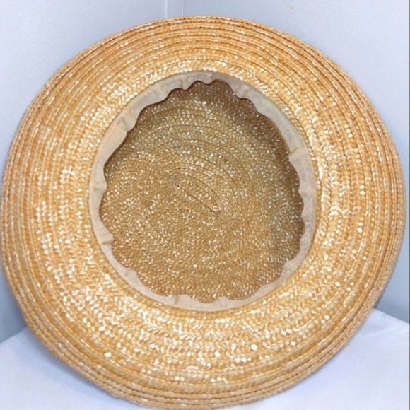 NWOT Adorable Summer 100% Straw 👒 with gold Bow accent - Picture 9 of 12